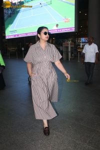 bollywood actress Parineeti Chopra stylish in glasses