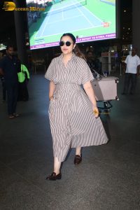 bollywood actress Parineeti Chopra stylish in glasses