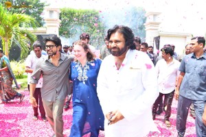Janasena Chief Pawan Kalyan meets Chiranjeevi and Family after Election Victory