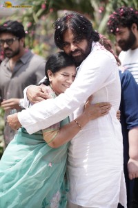 Janasena Chief Pawan Kalyan meets Chiranjeevi and Family after Election Victory