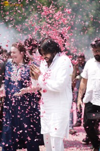 Janasena Chief Pawan Kalyan meets Chiranjeevi and Family after Election Victory
