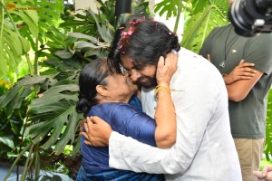 Janasena Chief Pawan Kalyan meets Chiranjeevi and Family after Election Victory