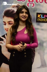 Roshan and Sreeleela of Pelli Sandadi movie at KLM Shopping Mall