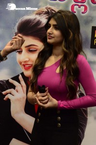 Roshan and Sreeleela of Pelli Sandadi movie at KLM Shopping Mall