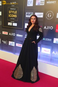 Pinkvilla Style Icons Awards attended by Kiara Advani, Shriya Saran, Disha Patani, Sunny Leone, Ananya Panday, Amyra Dastur, and others