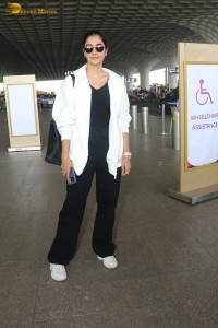 pooja hegde spotted at mumbai airport in a stylish outfit