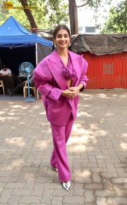 pooja hegde dressed in pink promoting the movie kisi ka bhai kisi ki jaan