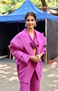 pooja hegde dressed in pink promoting the movie kisi ka bhai kisi ki jaan