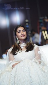 Pooja-Hegde-27