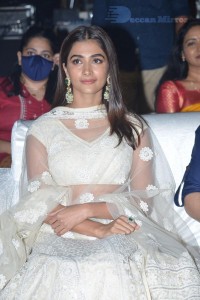 Pooja-Hegde-33