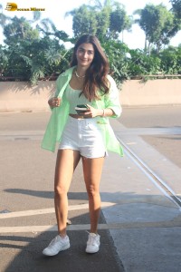 actress pooja hegde sexy looks in shorts