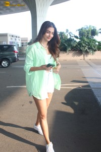 actress pooja hegde sexy looks in shorts