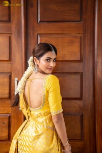 actress Pooja Hegde stunning looks in a yellow saree