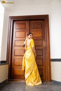 actress Pooja Hegde stunning looks in a yellow saree