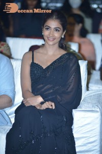 Pooja-Hegde-43