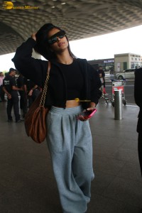 actress pooja hegde stylish in sunglasses at mumbai airport