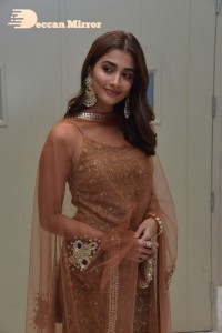 Pooja-Hegde-27