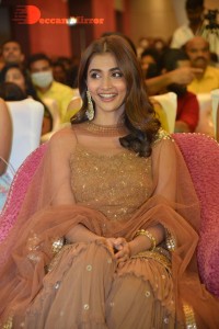 Pooja-Hegde-45
