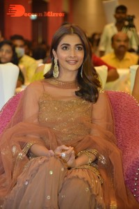 Pooja-Hegde-49