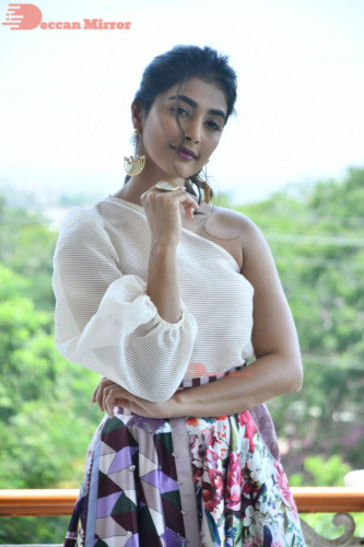 Telugu Actress Pooja Hegde