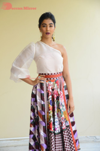 Telugu Actress Pooja Hegde photoshoot