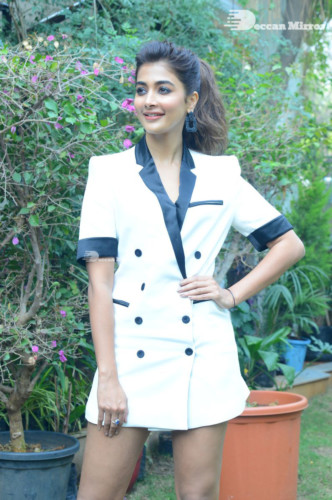 Telugu Actress Pooja Hegde glamorous photoshoot