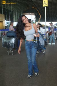 actress Poonam Pandey hot in a tank top and denim jeans