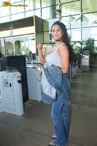 actress Poonam Pandey hot in a tank top and denim jeans