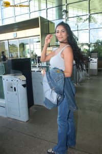 actress Poonam Pandey hot in a tank top and denim jeans