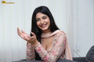 actress Pragati Srivastava hot cleavage show in a photoshoot