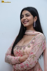 actress Pragati Srivastava hot cleavage show in a photoshoot