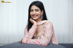 actress Pragati Srivastava hot cleavage show in a photoshoot