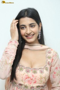 actress Pragati Srivastava hot cleavage show in a photoshoot