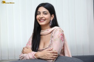 actress Pragati Srivastava hot cleavage show in a photoshoot
