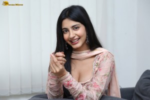 actress Pragati Srivastava hot cleavage show in a photoshoot