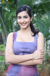 actress Pragati Srivastava cute in a tank top