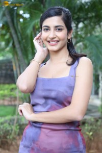 actress Pragati Srivastava cute in a tank top