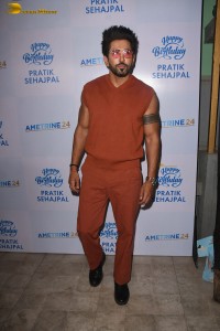 Indian Actor and reality show star pratik sehajpal celebrates his birthday with family and friends