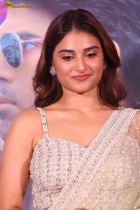 actress Prisha Singh beautiful in a sleeveless blouse