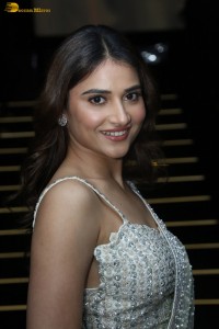 actress Prisha Singh beautiful in a sleeveless blouse