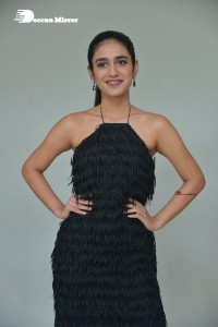 Priya-Prakash-Warrier-21