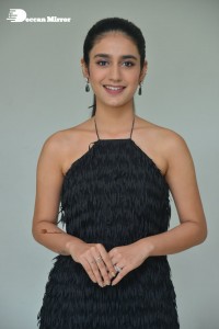 Priya-Prakash-Warrier-22