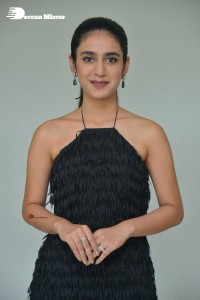 Priya-Prakash-Warrier-23