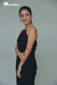 Priya-Prakash-Warrier-31