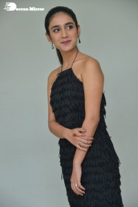 Priya-Prakash-Warrier-41