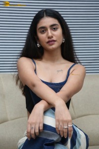 actress priya prakash varrier hot looks in a tank top