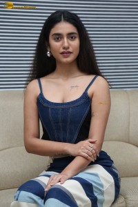 actress priya prakash varrier hot looks in a tank top
