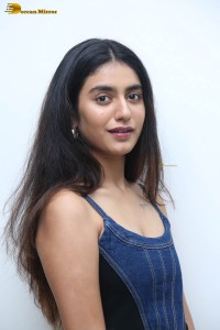 actress priya prakash varrier hot looks in a tank top