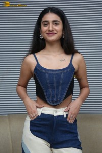 actress priya prakash varrier hot looks in a tank top