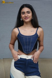 actress priya prakash varrier hot looks in a tank top